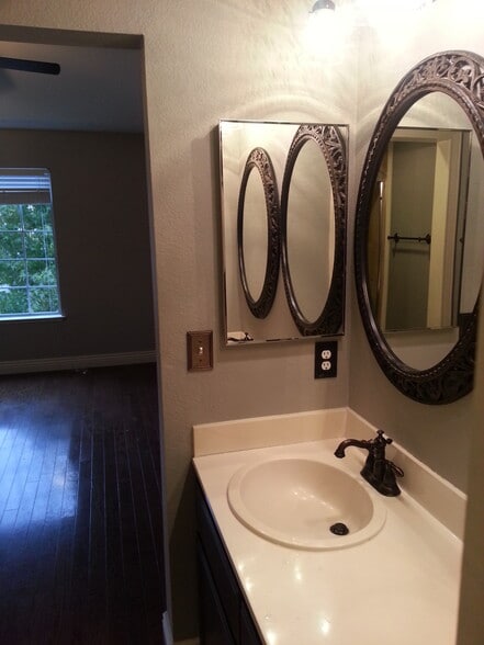 Master Suite - THIS IS FOR RENT - 7106 Pelican St
