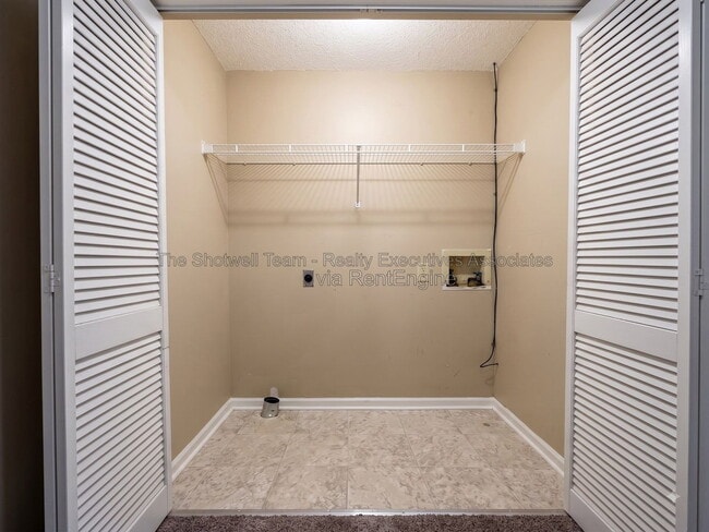 Building Photo - 437 S Gallaher View Rd