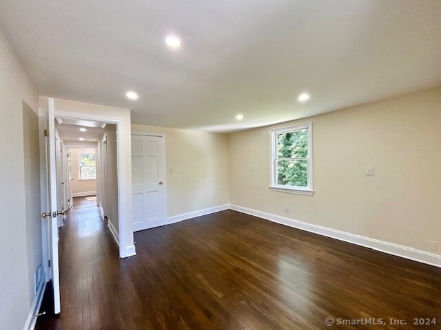 Building Photo - 328 Post Rd W