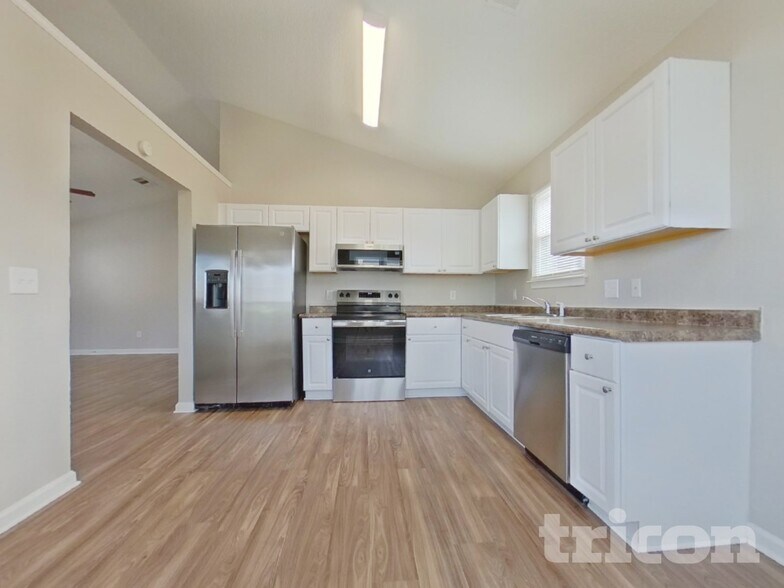 Building Photo - 279 Legend Oaks Dr
