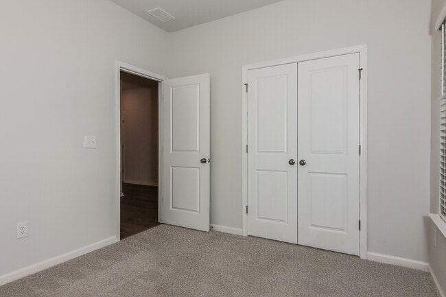 Building Photo - 476 Craigflower Ct