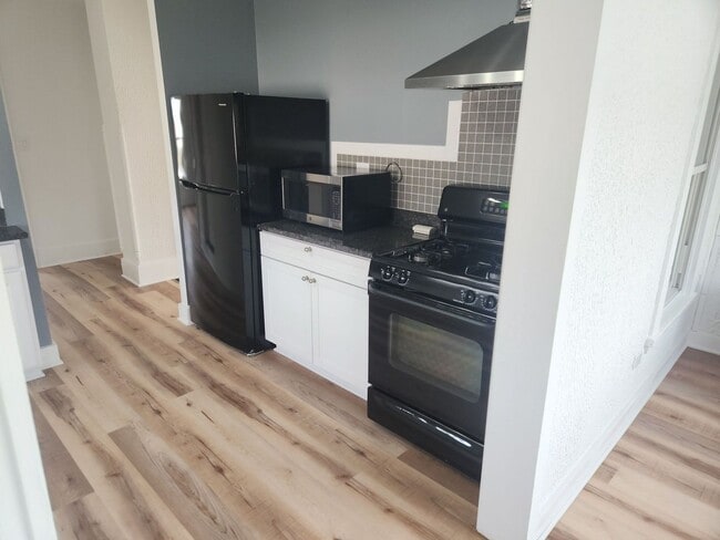 Building Photo - 264 N Jackson St