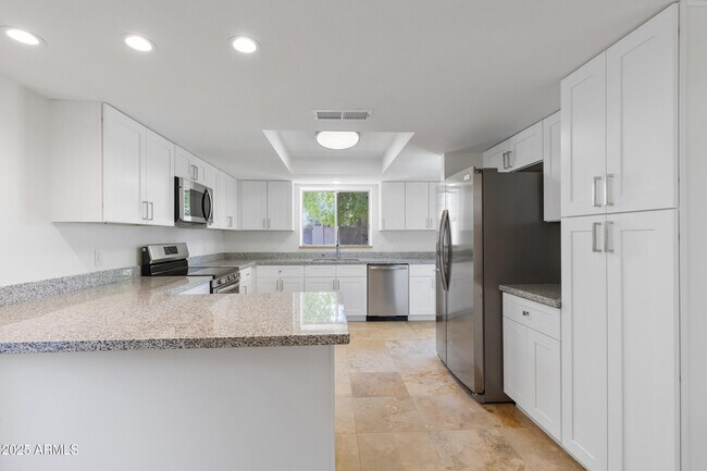 Building Photo - 417 W Mission Dr