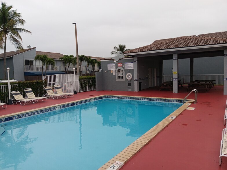 Building Photo - 6940 NW 173rd Dr