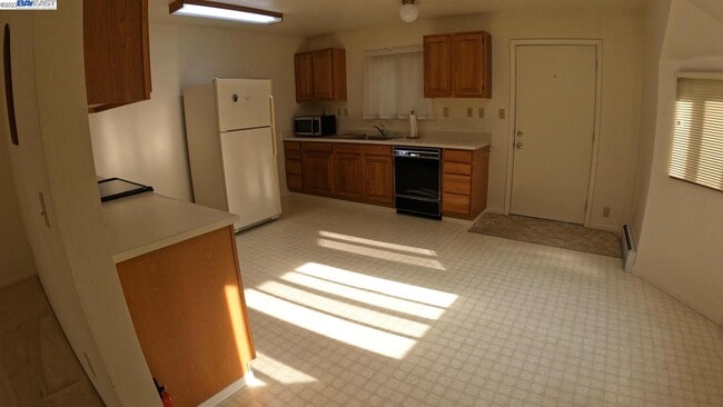 Building Photo - 9 Reservoir St