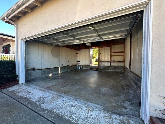 Building Photo - 3 BEDROOM/1 BATH HOUSE IN SOUTHWOOD RIVIERA TORRANCE