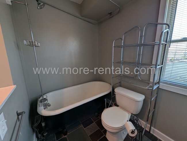 Building Photo - 406-408 E. Frankfort St