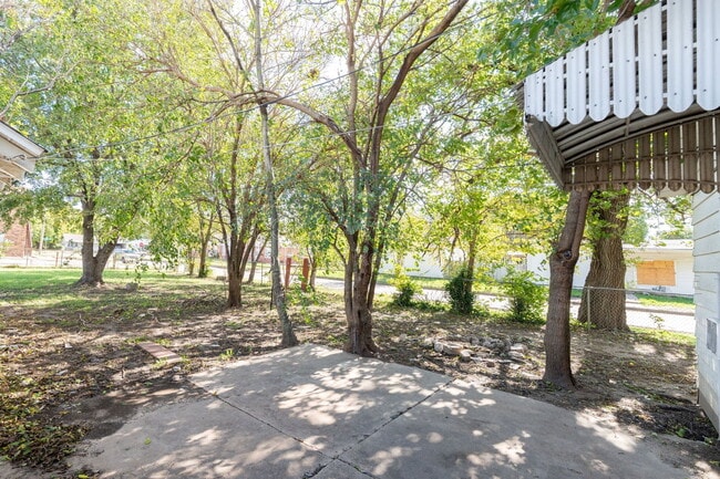 Building Photo - 1160 S Richmond Ave