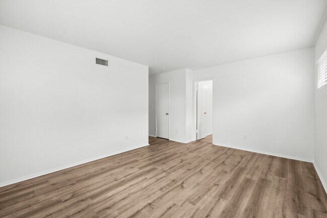 Building Photo - 375 Woodland Pl
