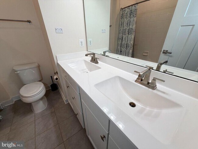 Building Photo - 4812 Crest View Dr
