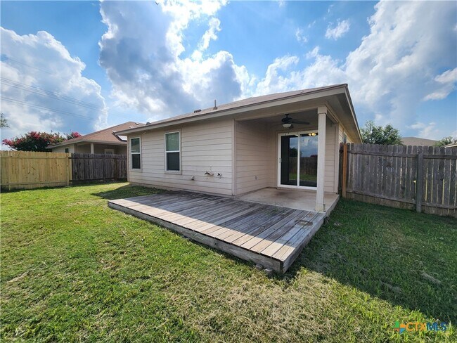 Building Photo - 789 Great Oaks Dr