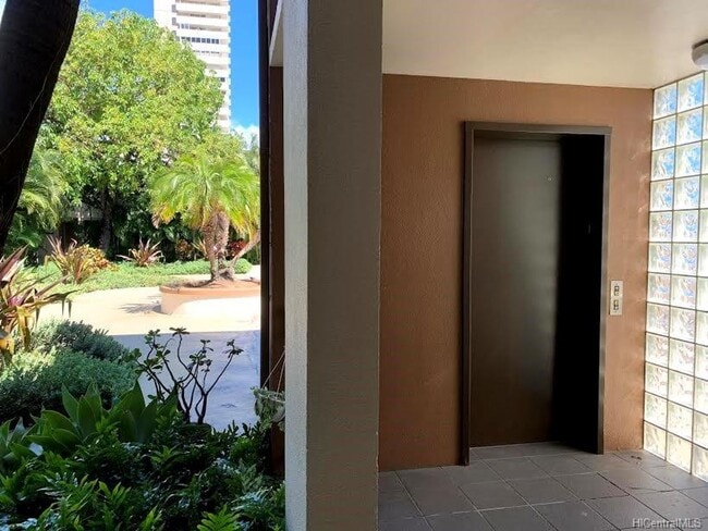 Building Photo - Emerson Court, Punchbowl Makiki 2 bedroom 1 ba 1 parking pet negotiable 20 lbs less