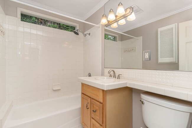Building Photo - 3Bd/1.75Ba Kirkland Home