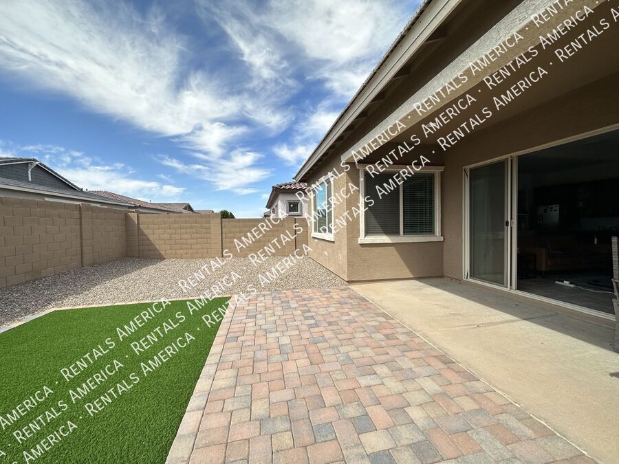 Building Photo - 2579 E Ibis St