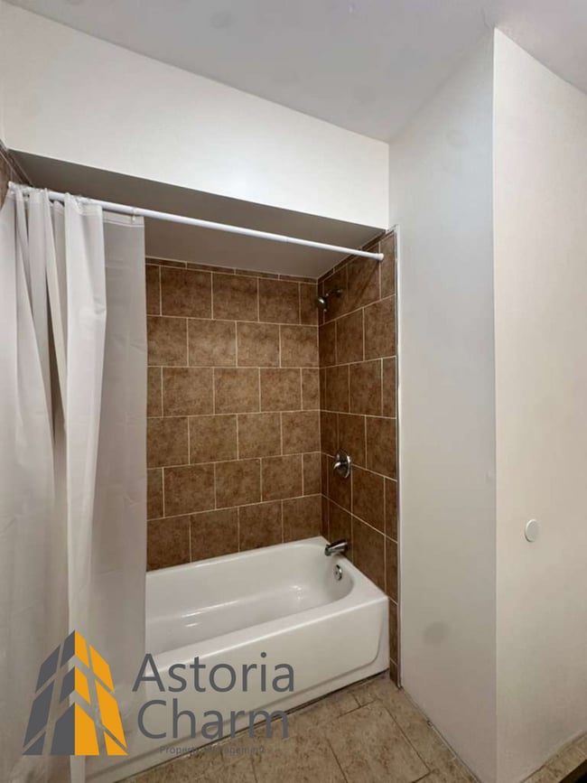 Building Photo - 3 Bedroom Plus Two Dens with Finished Basement on Harford Road