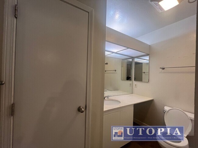 Building Photo - RENT SPECIAL: 50% off 1st months rent if the lease is signed by January 1st! Bright Natural Light...