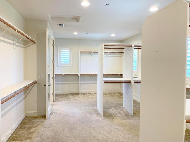 Building Photo - Luxurious & Sought After Home In The Bucolic Hills Of Gated Norris Canyon Estates !