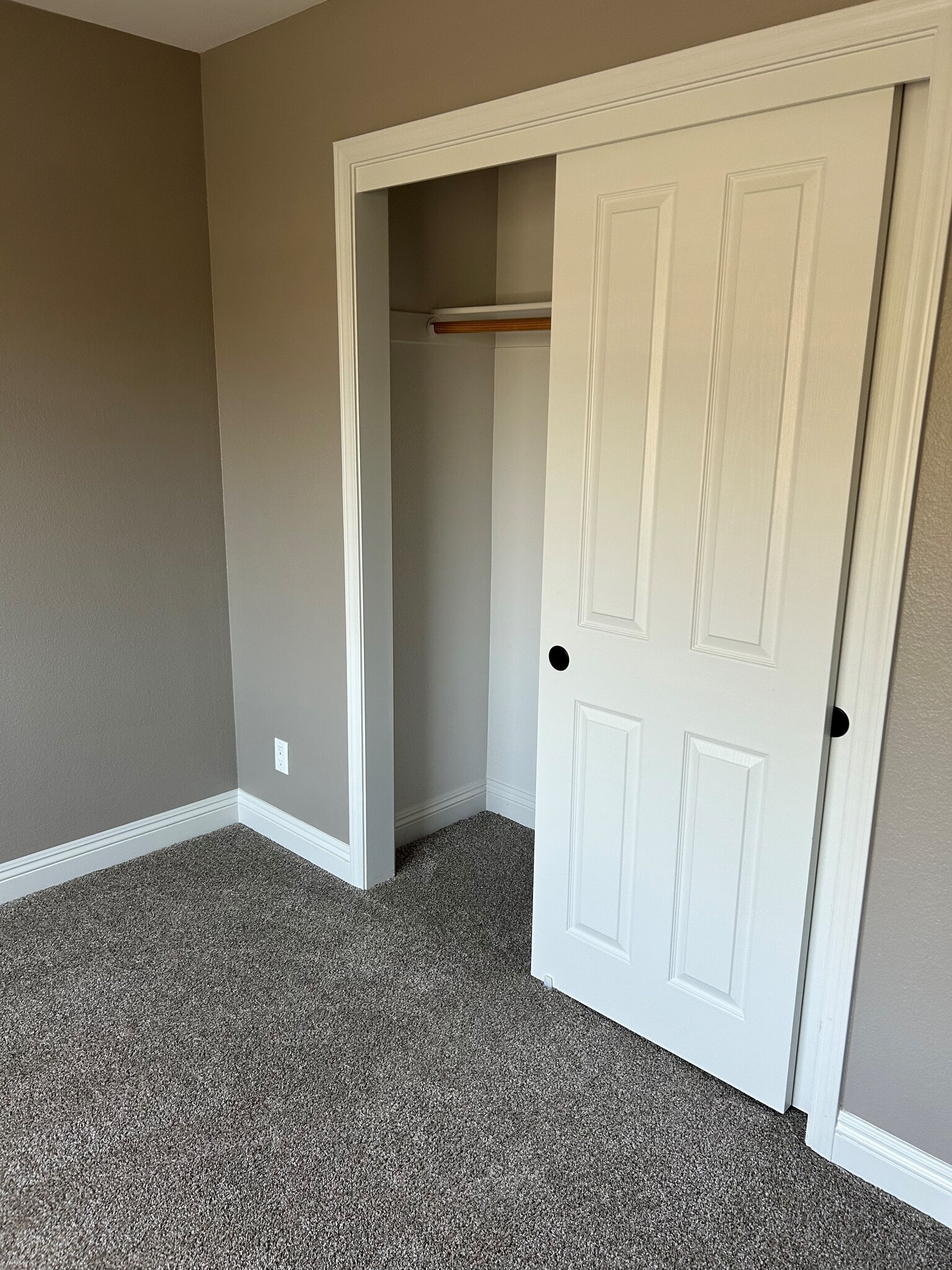 closet in front bedroom - 980 La Costa Ct