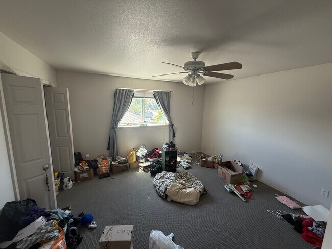 Building Photo - 913 Cardinal Dr