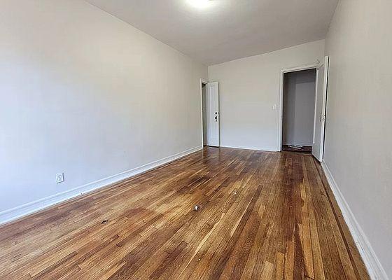 Building Photo - 1 bedroom in BRONX NY 10462