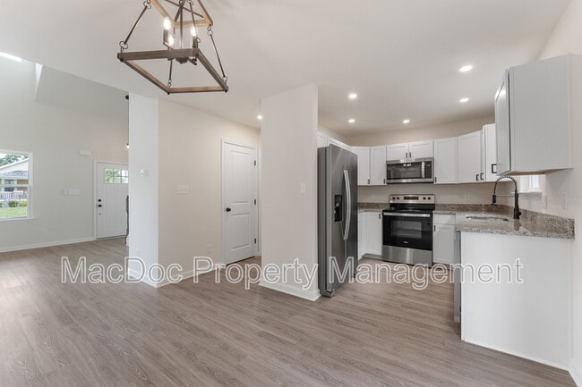 Building Photo - 105 Hillcrest Dr