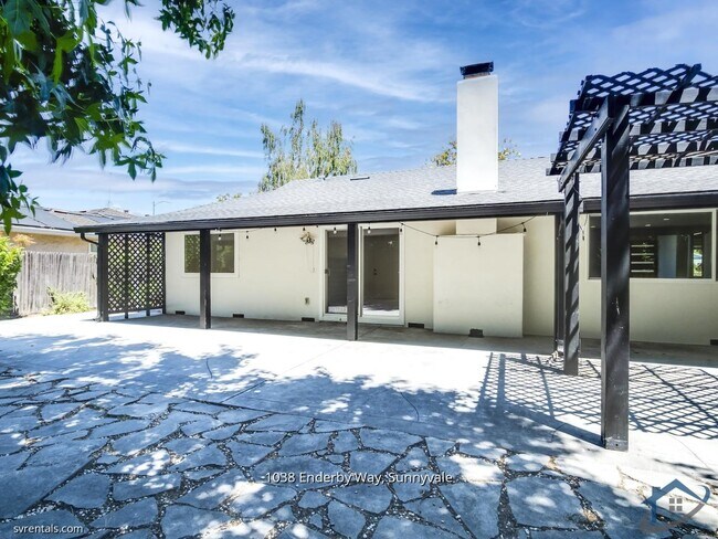 Building Photo - 1038 Enderby Way