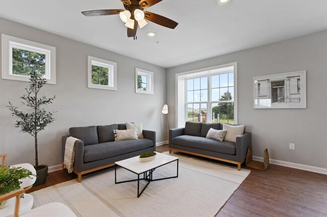 Building Photo - Beautiful 3 Bedroom, 2.5 Bath Townhome in Waynesboro!