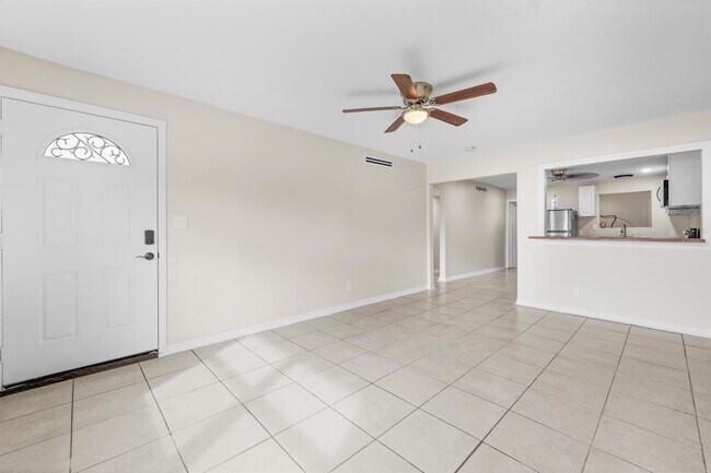 Building Photo - 1400 Binney Dr