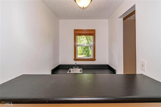 Building Photo - 330 Broken Lance Pl