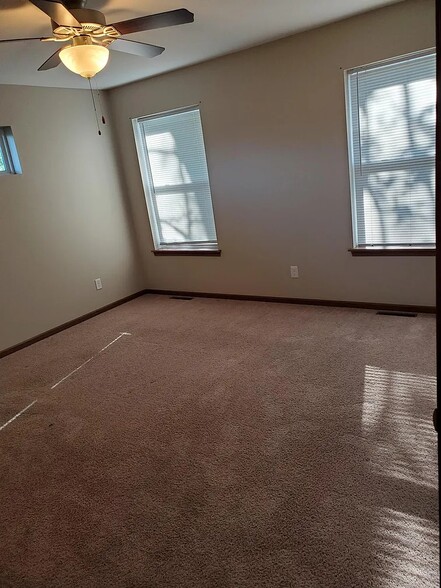 Building Photo - 536 Meadow Oak Cir