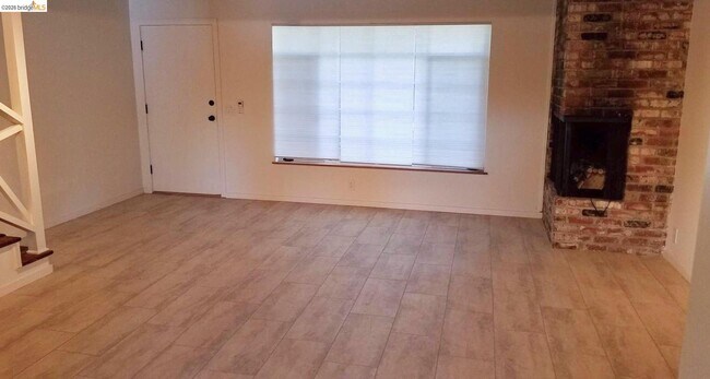 Building Photo - 21 Waverley Ct