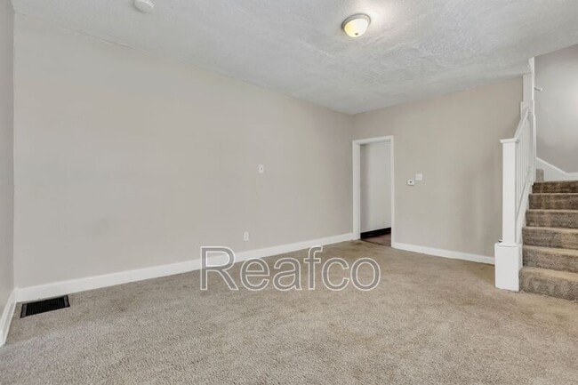 Building Photo - 498 N Champion Ave