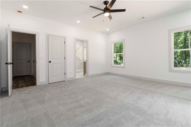 Building Photo - 2884 Thompson Cir