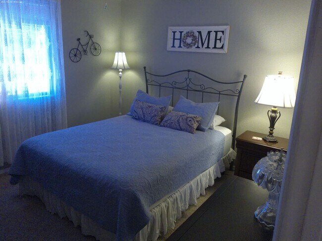 Building Photo - Fully furnished short term rental less then 6 months great for winter rental