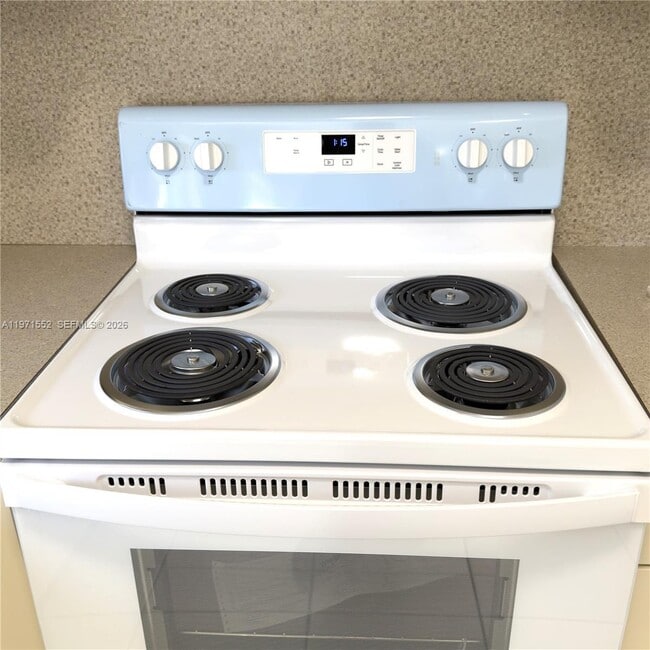 Building Photo - 451 NE 136th St