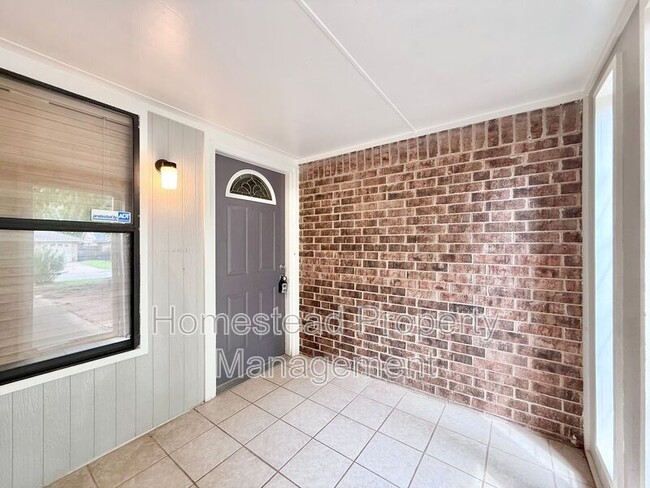 Building Photo - 10445 Dover Dr