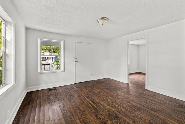 Building Photo - Charming 2 Bedroom, 2 Bathroom house