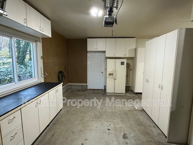 Building Photo - 13 N 3100 E