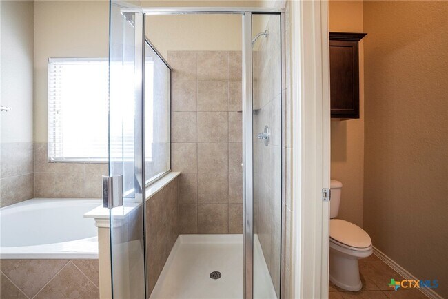 Building Photo - 433 Stonebrook Dr