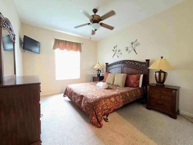Building Photo - Spacious 3-bed, 2-bath Condo with Amenitie...