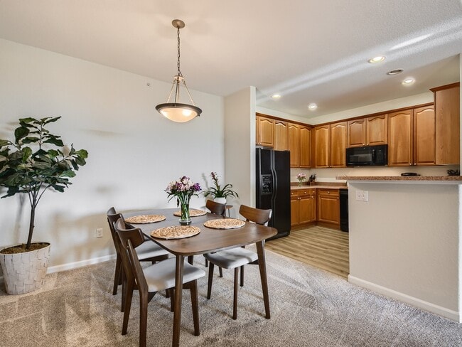Building Photo - 9538 W San Juan Cir