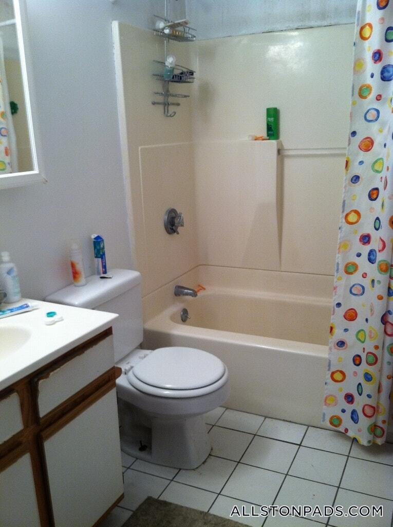 Building Photo - 26 Haskell St