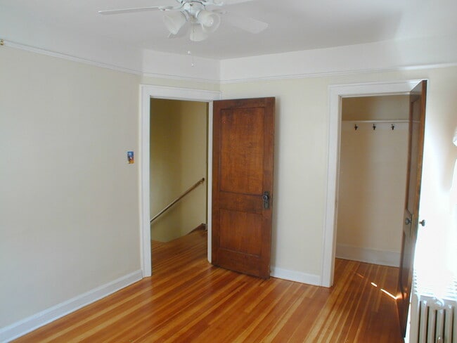 Building Photo - House For Lease