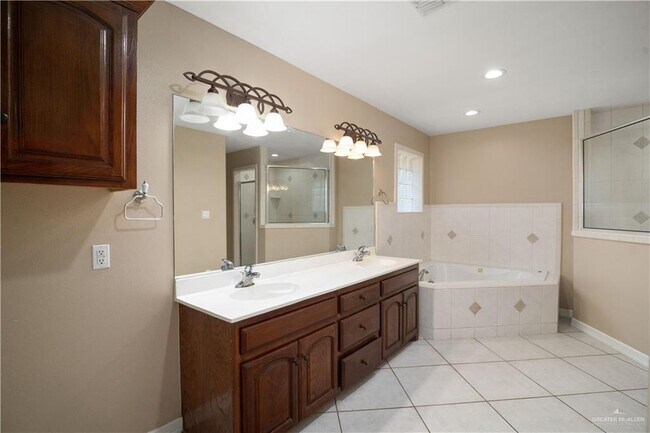 Building Photo - 23 Ora St