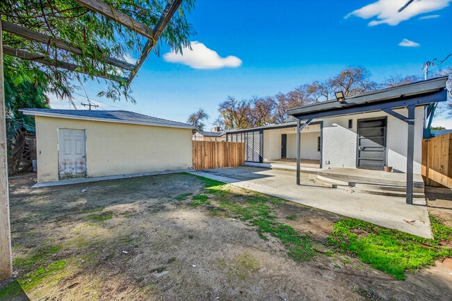 Building Photo - 1667 Valencia Ave