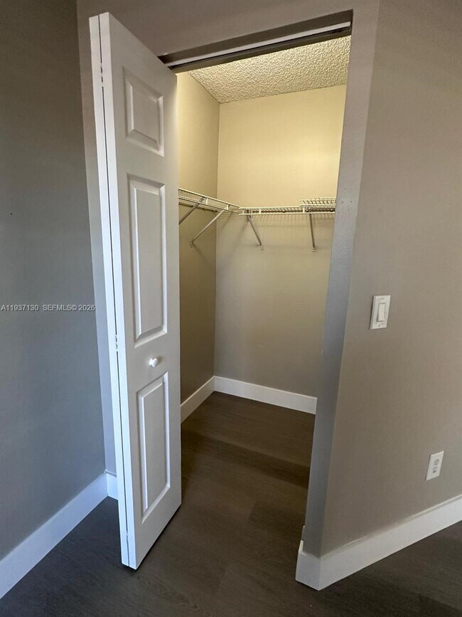 Building Photo - 2246 SE 27th Dr