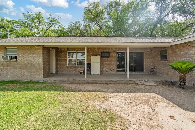 Building Photo - 105 Delmar Ln