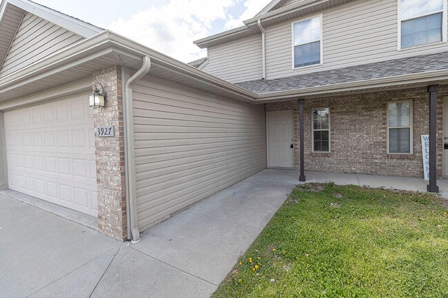 Building Photo - 3927 Snowy Owl Dr