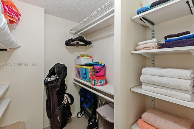 Building Photo - 9480 Poinciana Pl