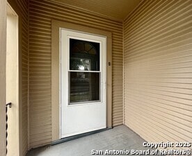 Building Photo - 124 Gifford St